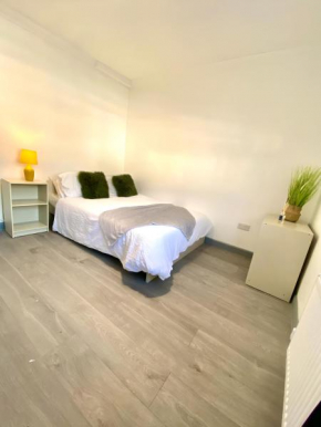Spacious Gillingham Room with Private Ensuite